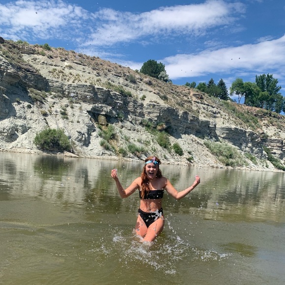 Meet your Posher, Mya - Picture 2 of 4